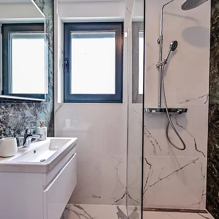 Sea & Stone 4* Малинска